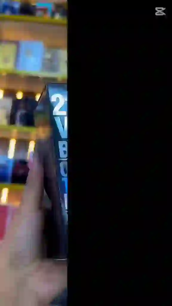 212 VIP Black ángulo 2